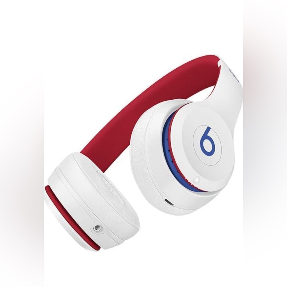 White Beats Solo3 Wireless On-Ear Headphones